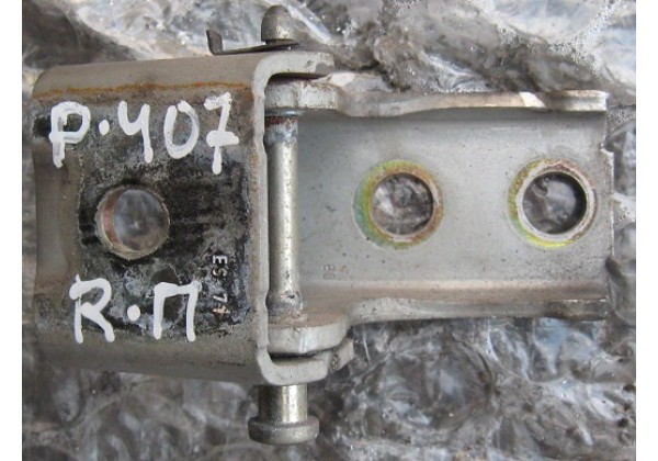 петля дверки,нижня,права передня Peugeot 407,1.6hdi